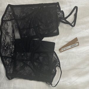 SKIMS Ultra Fine Lace Corset